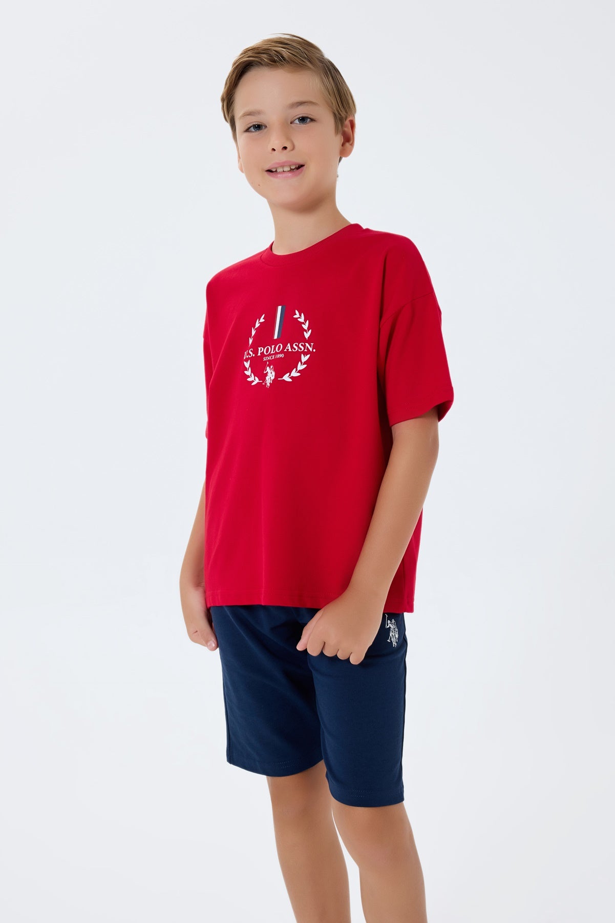 Set 2 Piese Băieți - Tricou Roșu cu Logo Și Pantaloni Scurți Bleumarin