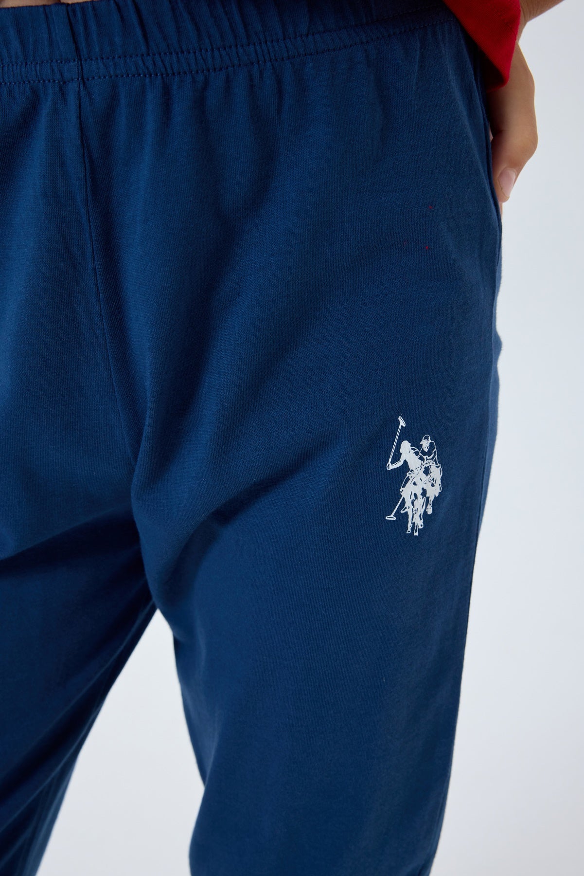 Set 2 Piese Băieți - Tricou Roșu Cu Imprimeu Logo Și Pantaloni Lungi Bleumarin