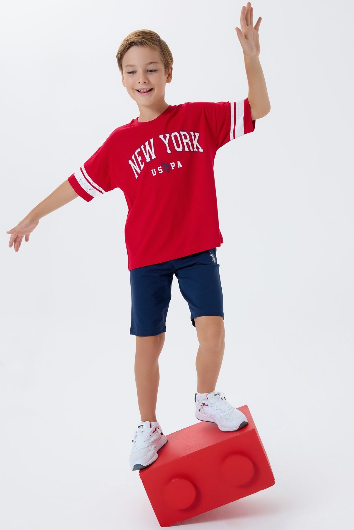Set 2 Piese Băieți - Tricou Roșu Și Pantaloni Scurți Bleumarin