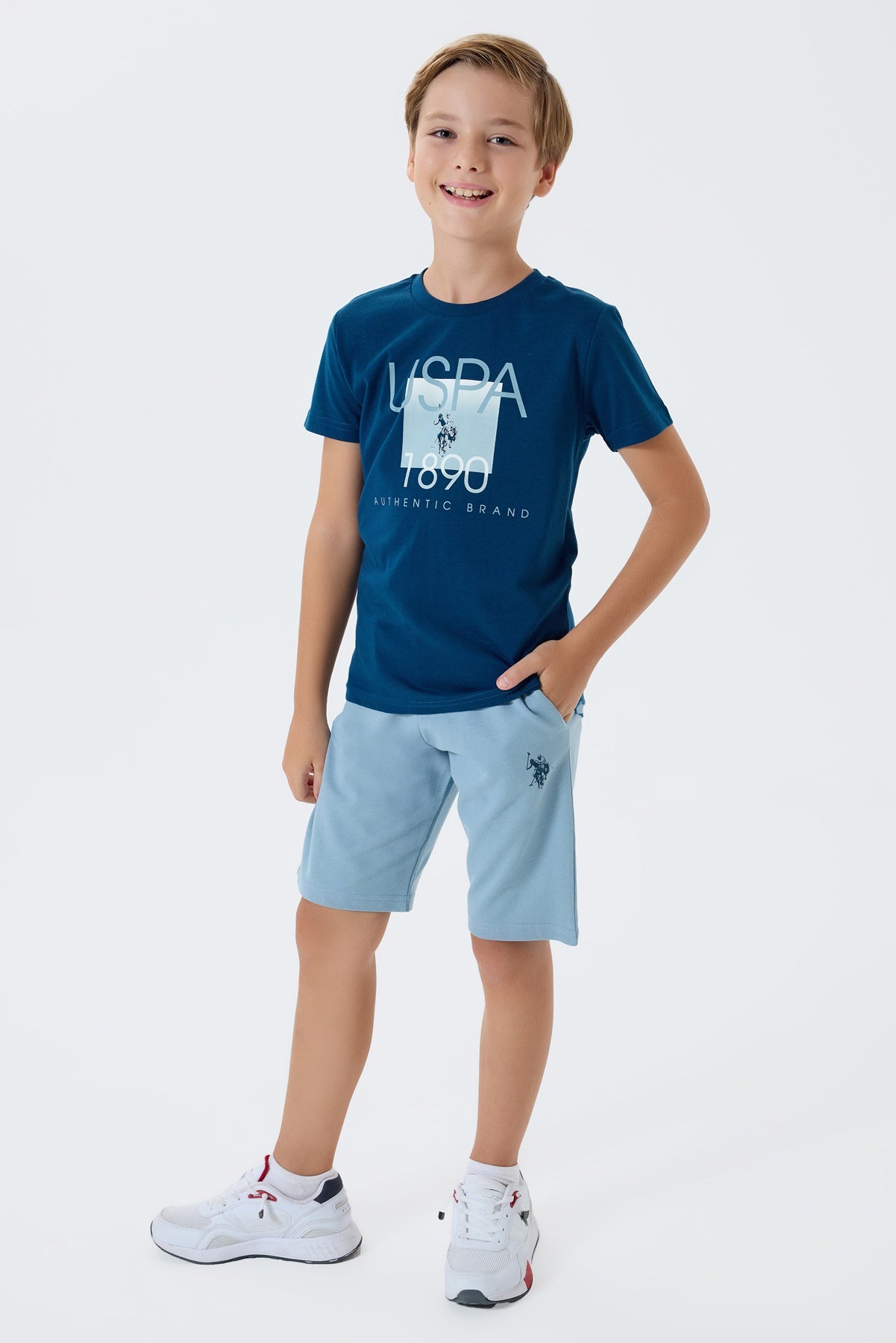 Set 2 Piese Băieți - Tricou Bleumarin cu Imprimeu Logo Și Pantaloni Scurți Albastru Prăfuit