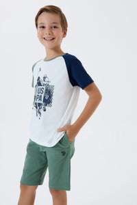 Set 2 Piese Băieți - Tricou Alb cu Imprimeu Logo Și Pantaloni Scurți Verde Salvie