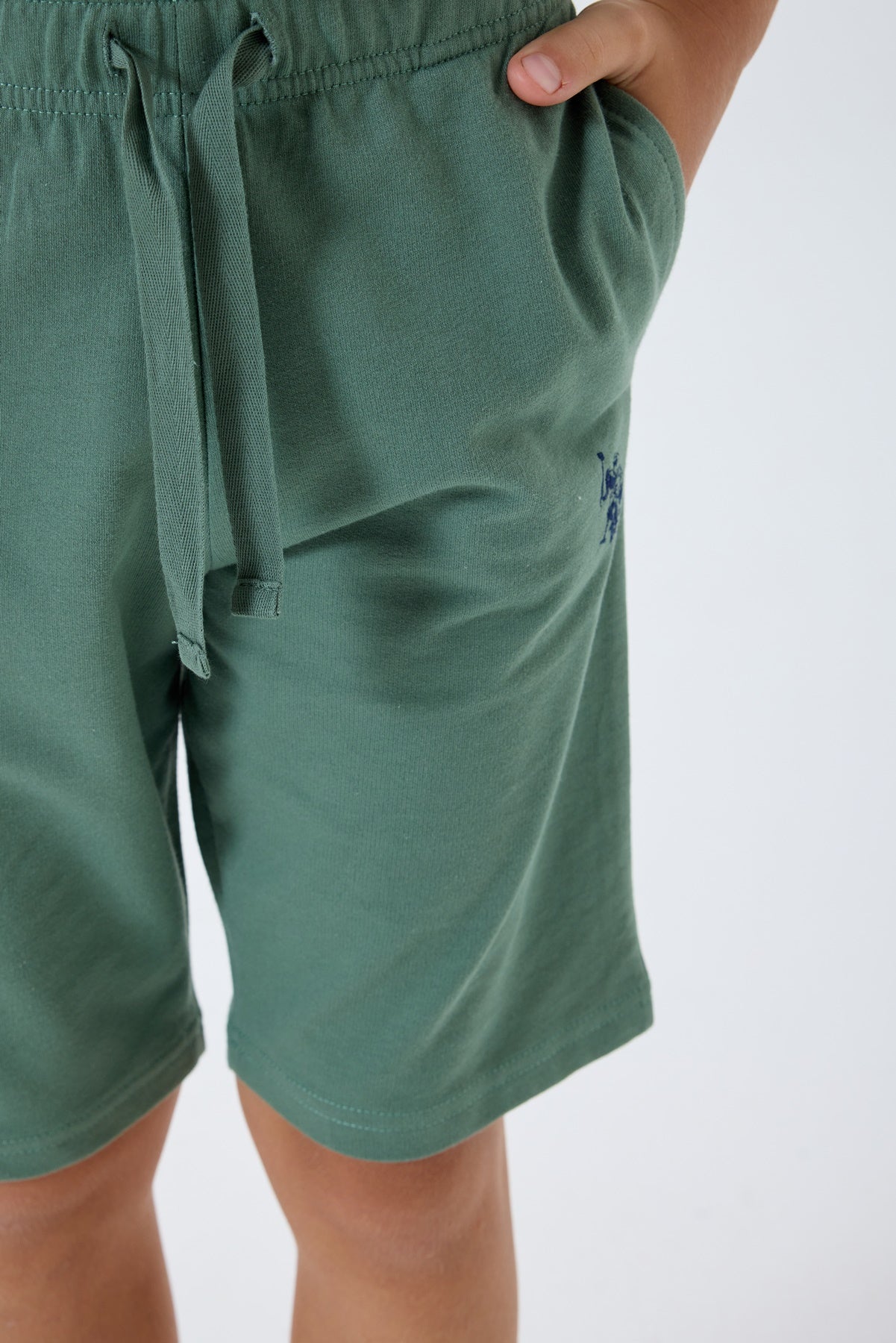 Set 2 Piese Băieți - Tricou Alb cu Imprimeu Logo Și Pantaloni Scurți Verde Salvie
