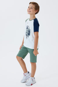 Set 2 Piese Băieți - Tricou Alb cu Imprimeu Logo Și Pantaloni Scurți Verde Salvie