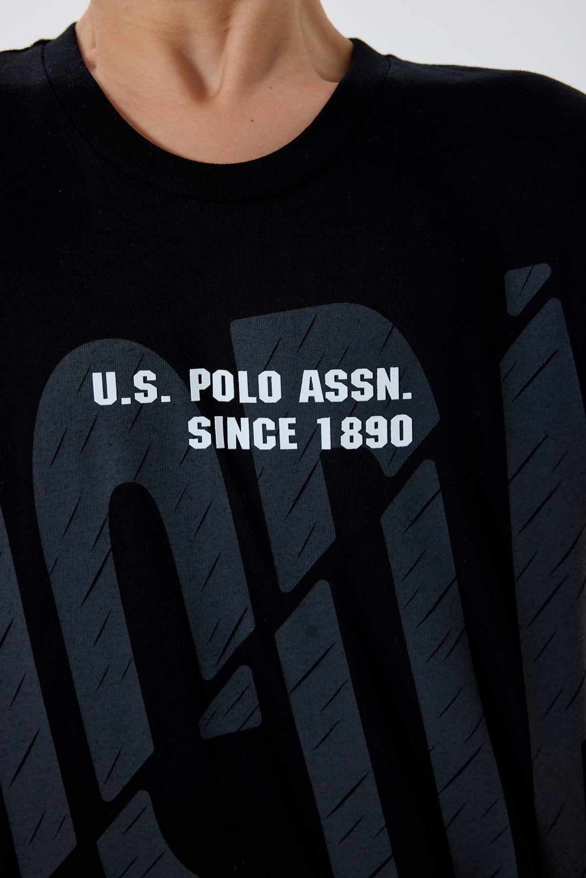 Set 2 Piese Băieți - Tricou Și Pantaloni Scurți Pe Negru Cu Imprimeu Logo