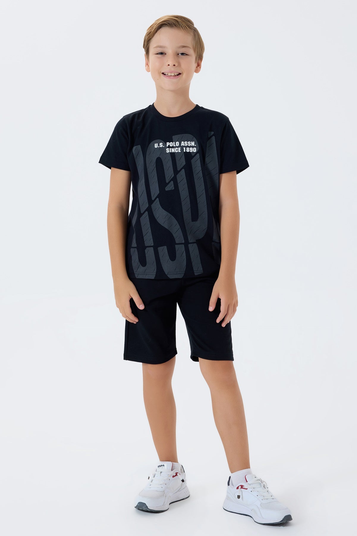 Set 2 Piese Băieți - Tricou Și Pantaloni Scurți Pe Negru Cu Imprimeu Logo