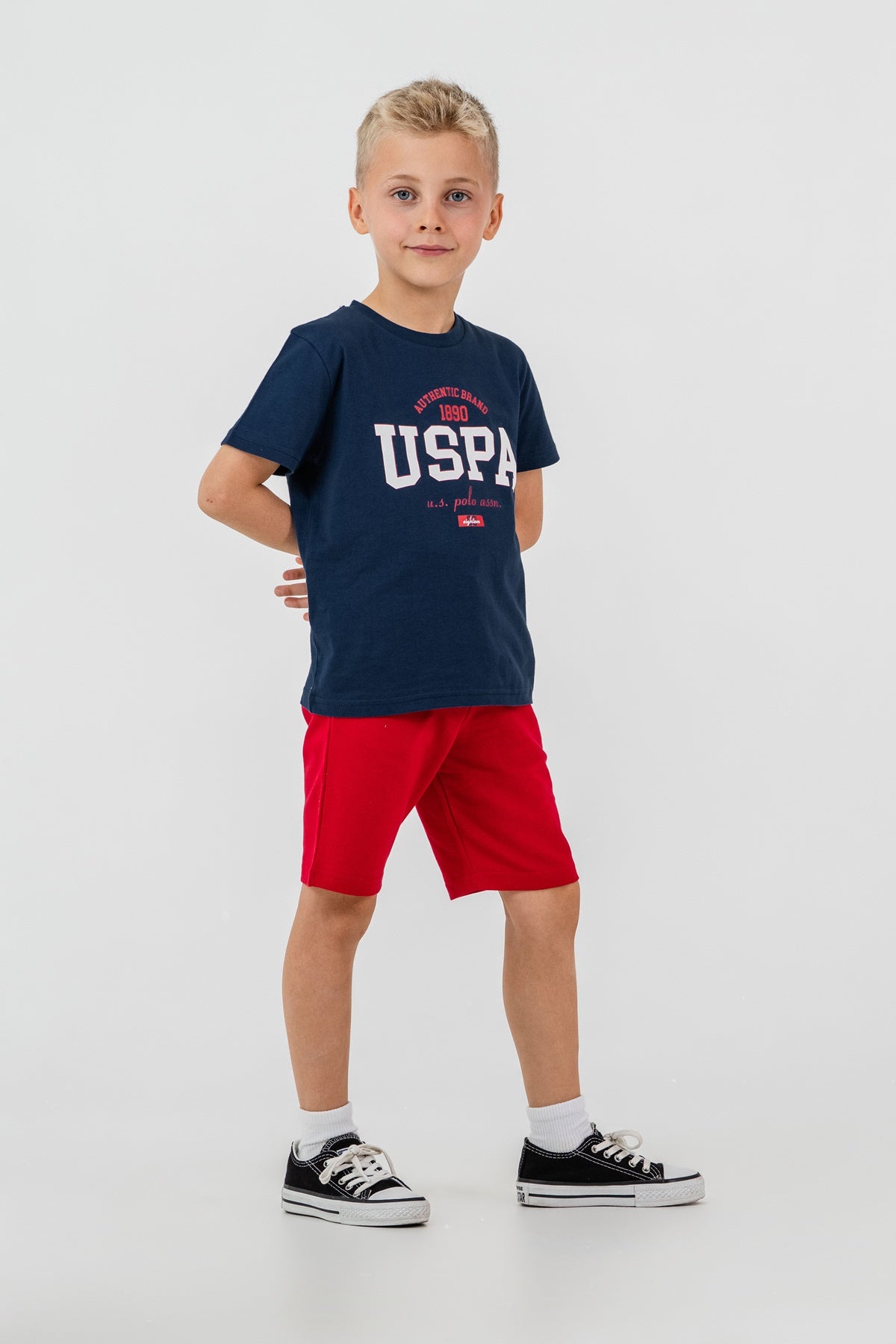 Set 2 Piese Băieți - Tricou Bleumarin Cu Print Logo Și Pantaloni Scurți Pe Roșu
