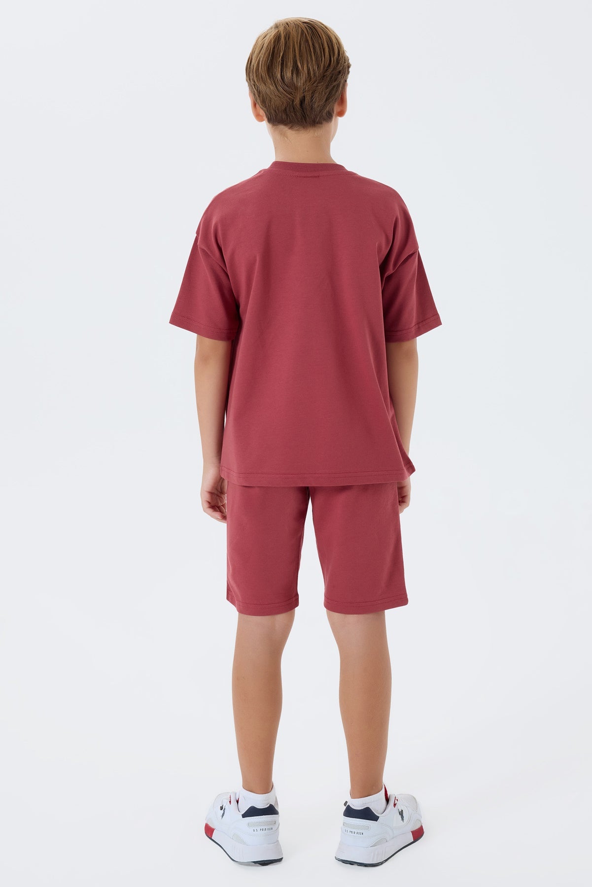 Set 2 Piese Băieți - Tricou Și Pantaloni Scurți Oversize Pe Roșu Caramiziu cu Logo Colorat