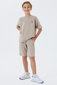 Set 2 Piese Băieți - Tricou Și Pantaloni Scurți Oversize Pe Bej Cu Logo Colorat