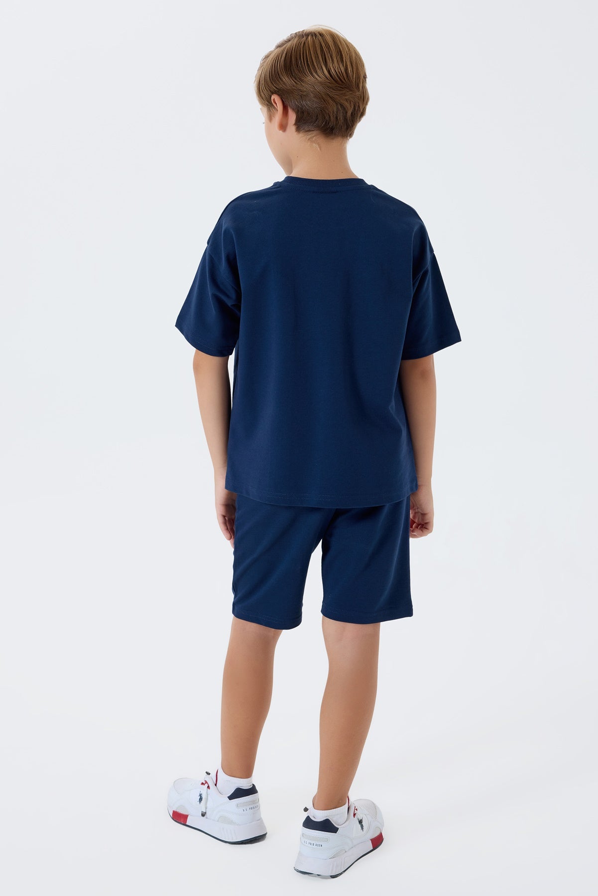 Set 2 Piese Băieți - Tricou Și Pantaloni Scurți Oversize Pe Bleumarin cu Logo Colorat