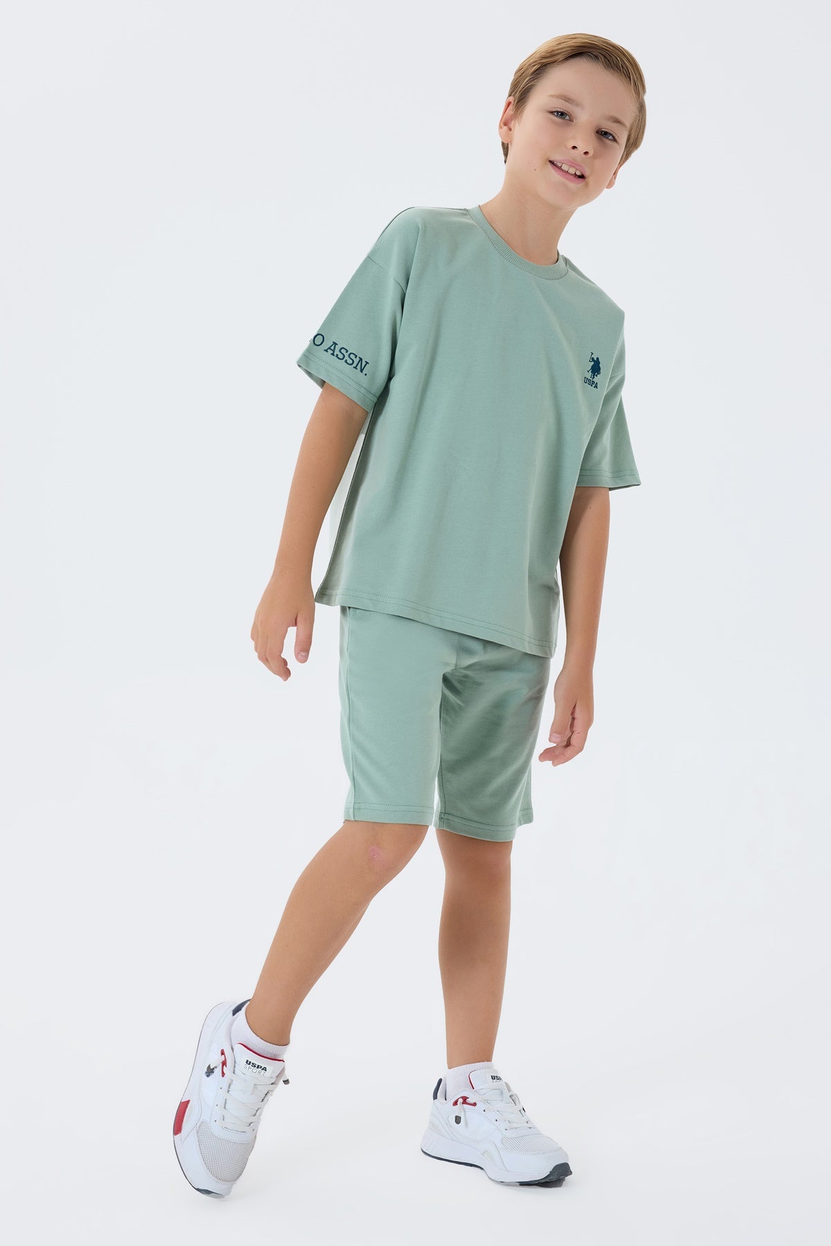 Set 2 Piese Băieți - Tricou Și Pantaloni Scurți Oversize Verde Pastel Cu Logo Brodat