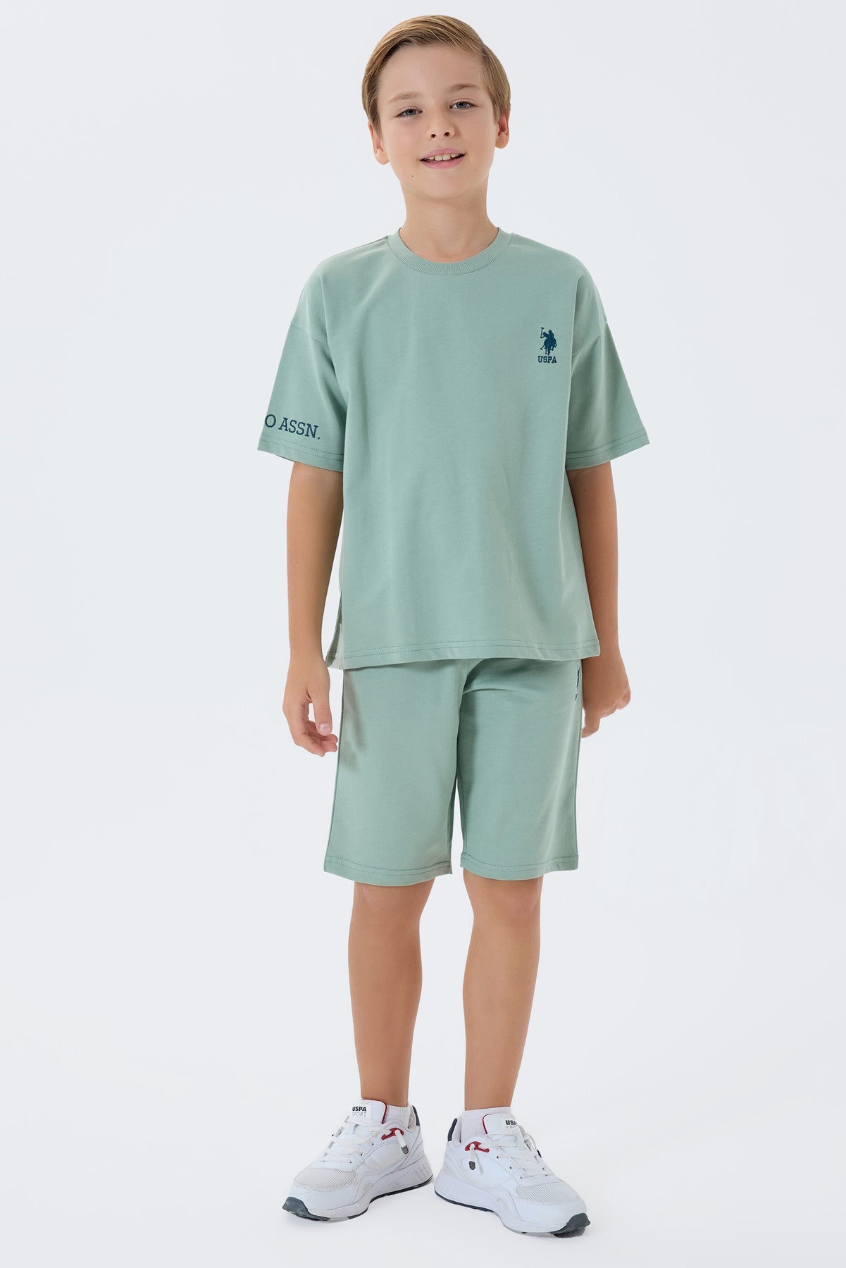Set 2 Piese Băieți - Tricou Și Pantaloni Scurți Oversize Verde Pastel Cu Logo Brodat