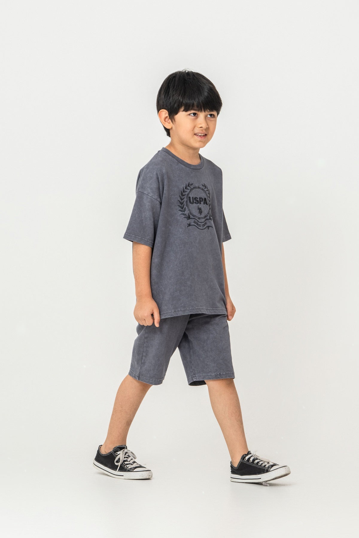 Set 2 Piese Băieți - Tricou Și Pantaloni Scurți Oversize Gri Antracit Cu Logo Brodat