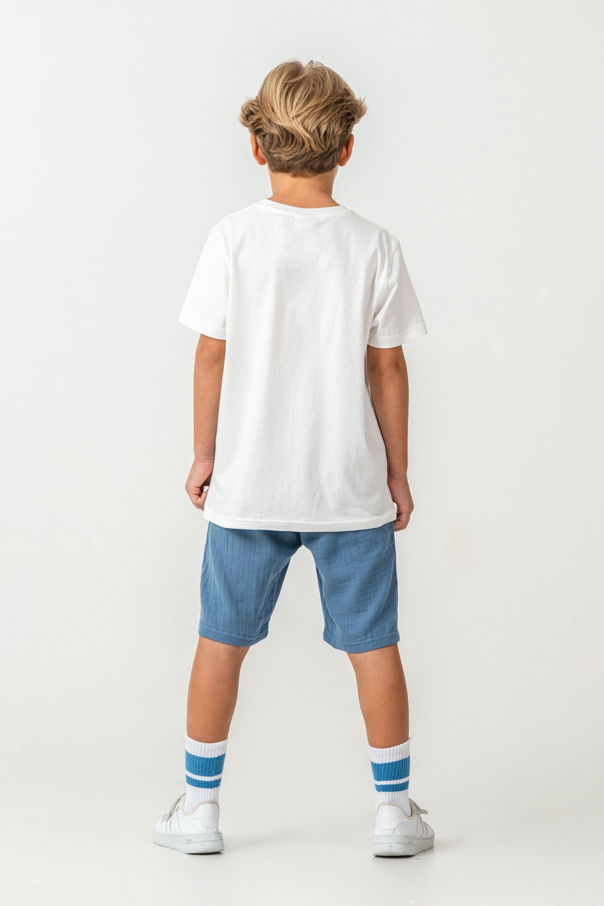 Set 2 Piese Băieți - Tricou Alb cu Print Logo Și Pantaloni Scurți Albastru Deschis
