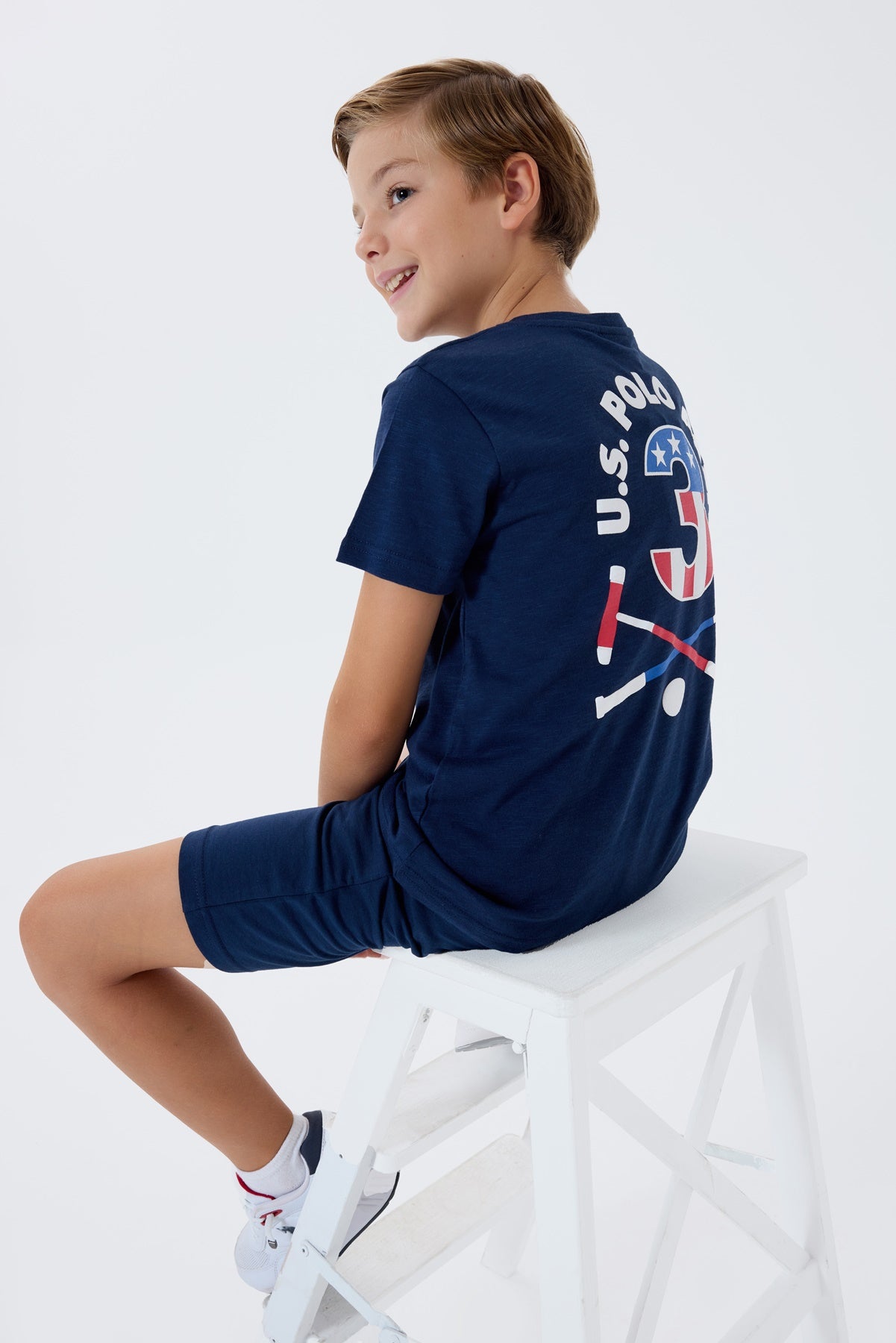 Set 2 Piese Băieți - Tricou Bleumarin cu Print Logo Pe Spate Și Pantaloni Scurți