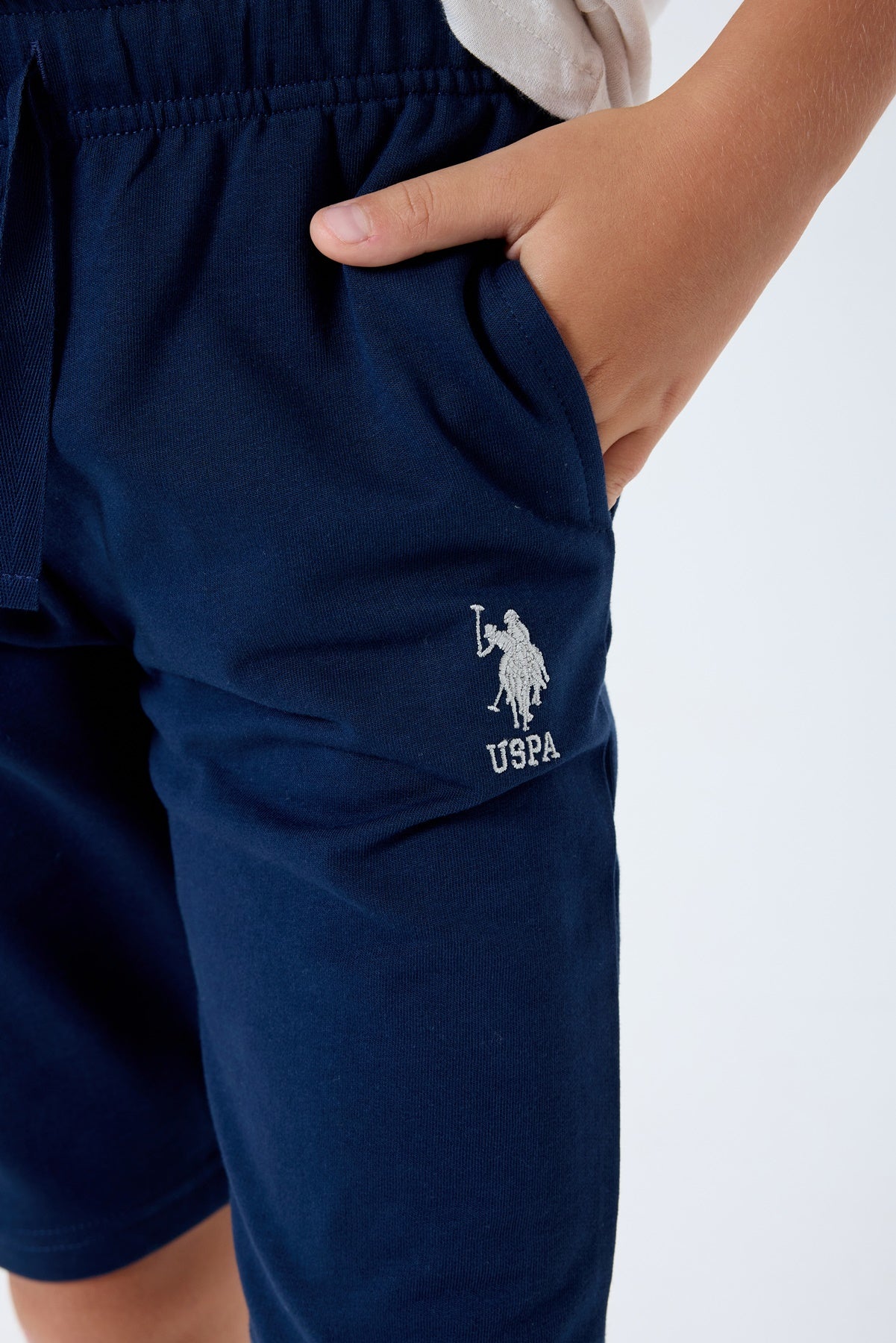 Set 2 Piese Băieți - Tricou Bej Deschis cu Print Logo Și Pantaloni Scurți  Bleumarin