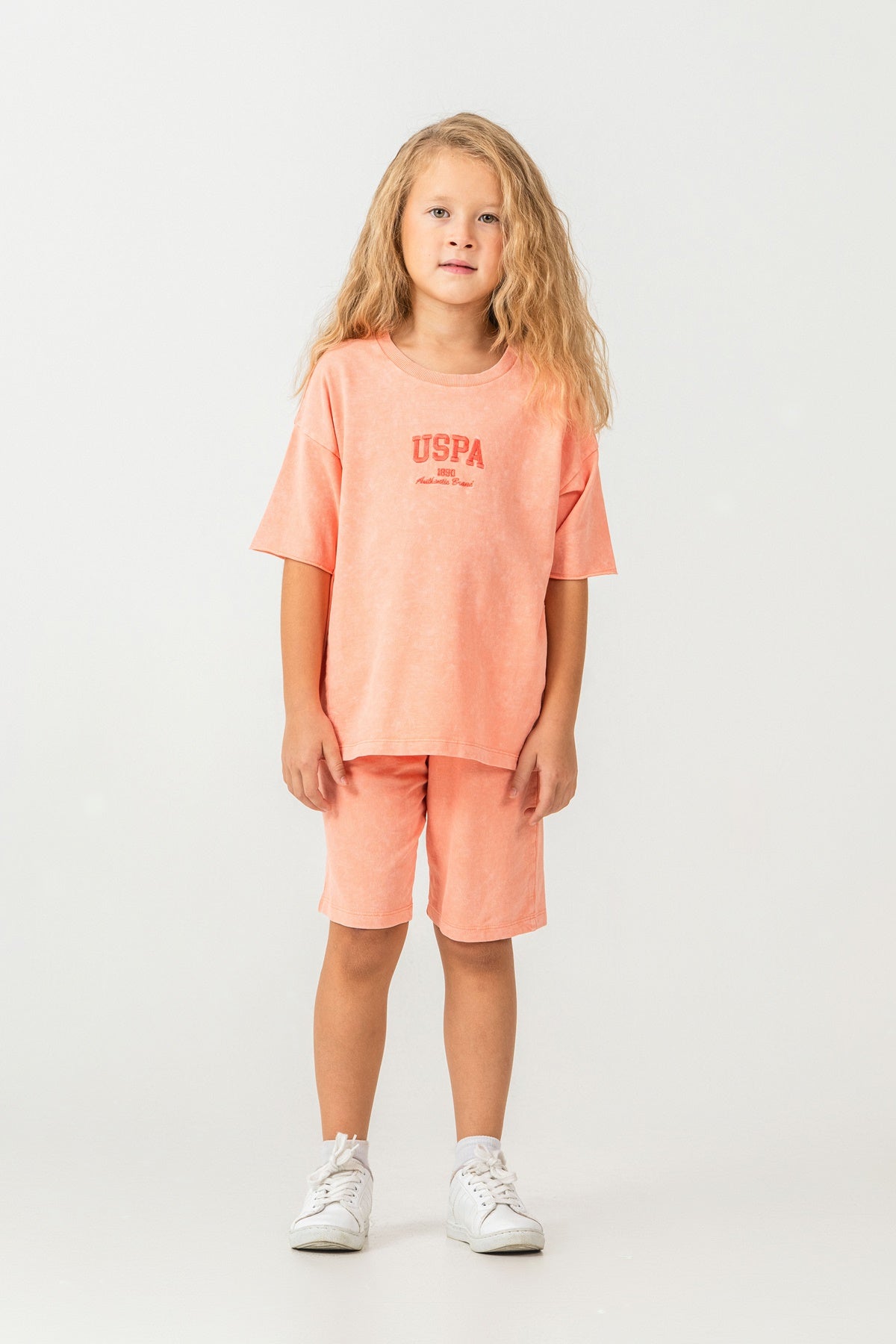 Set 2 Piese Fată - Tricou Și Pantaloni Scurți Oversize Orange Deschis Cu Logo USPA