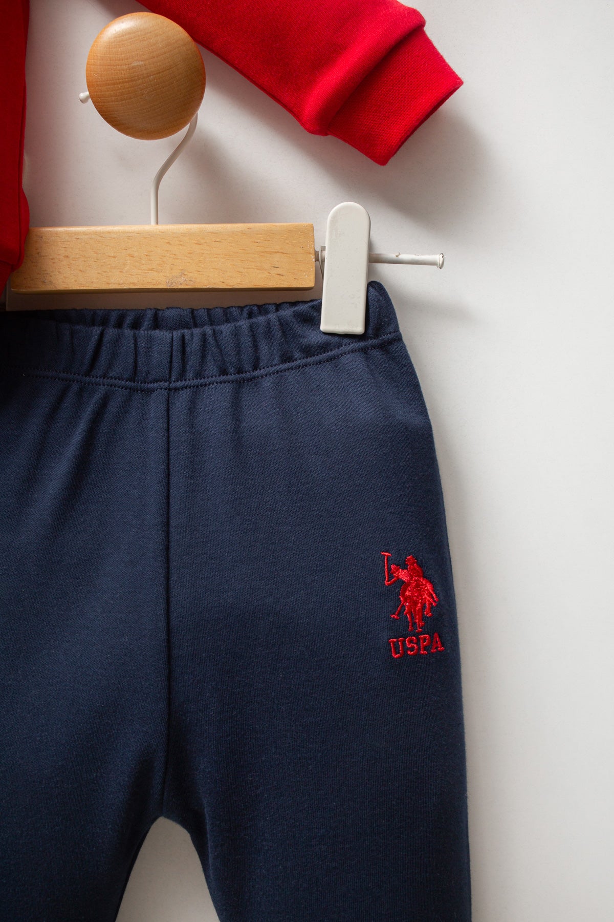 Set 2 Piese Pentru Baieti Bluza Rosie si Pantaloni Bleumarin