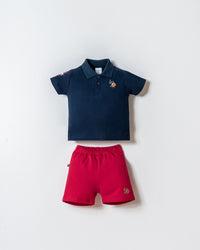 Set 2 Piese Băiețel Tricou Polo Bleumarin Și Pantaloni Scurți Roșu Cu Logo Colorat