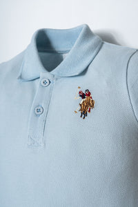 Set 2 Piese Băiețel Tricou Polo Albastru Deschis Și Pantaloni Scurți Bleumarin Cu Logo Colorat