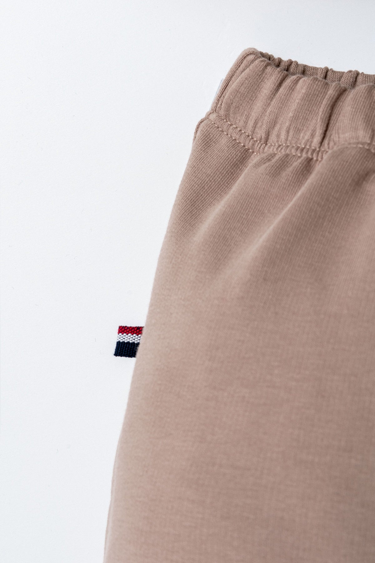 Set 2 Piese Băiețel Tricou Polo Și Pantaloni Scurți Bej Cu Logo Colorat