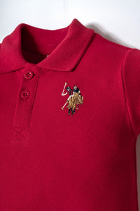 Set 2 Piese Băiețel Tricou Polo Roșu Și Pantaloni Scurți Bleumarin Cu Logo Colorat