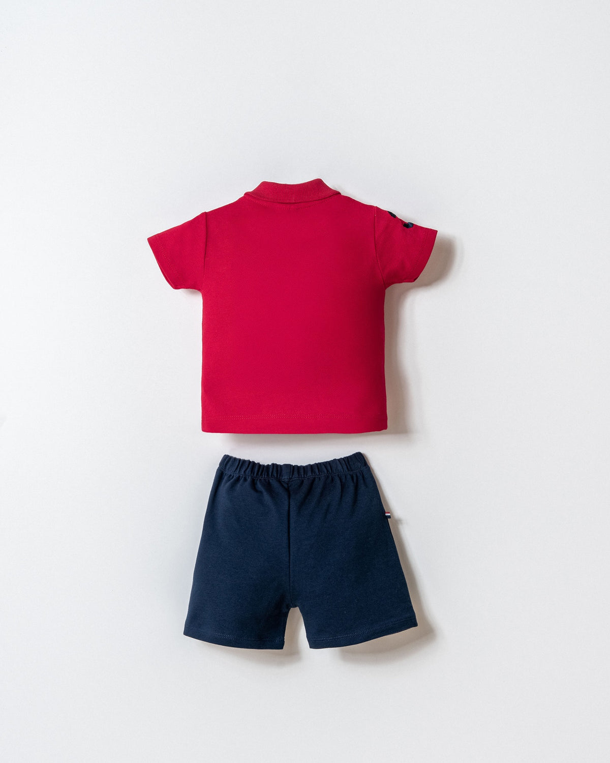 Set 2 Piese Băiețel Tricou Polo Roșu Și Pantaloni Scurți Bleumarin Cu Logo Colorat