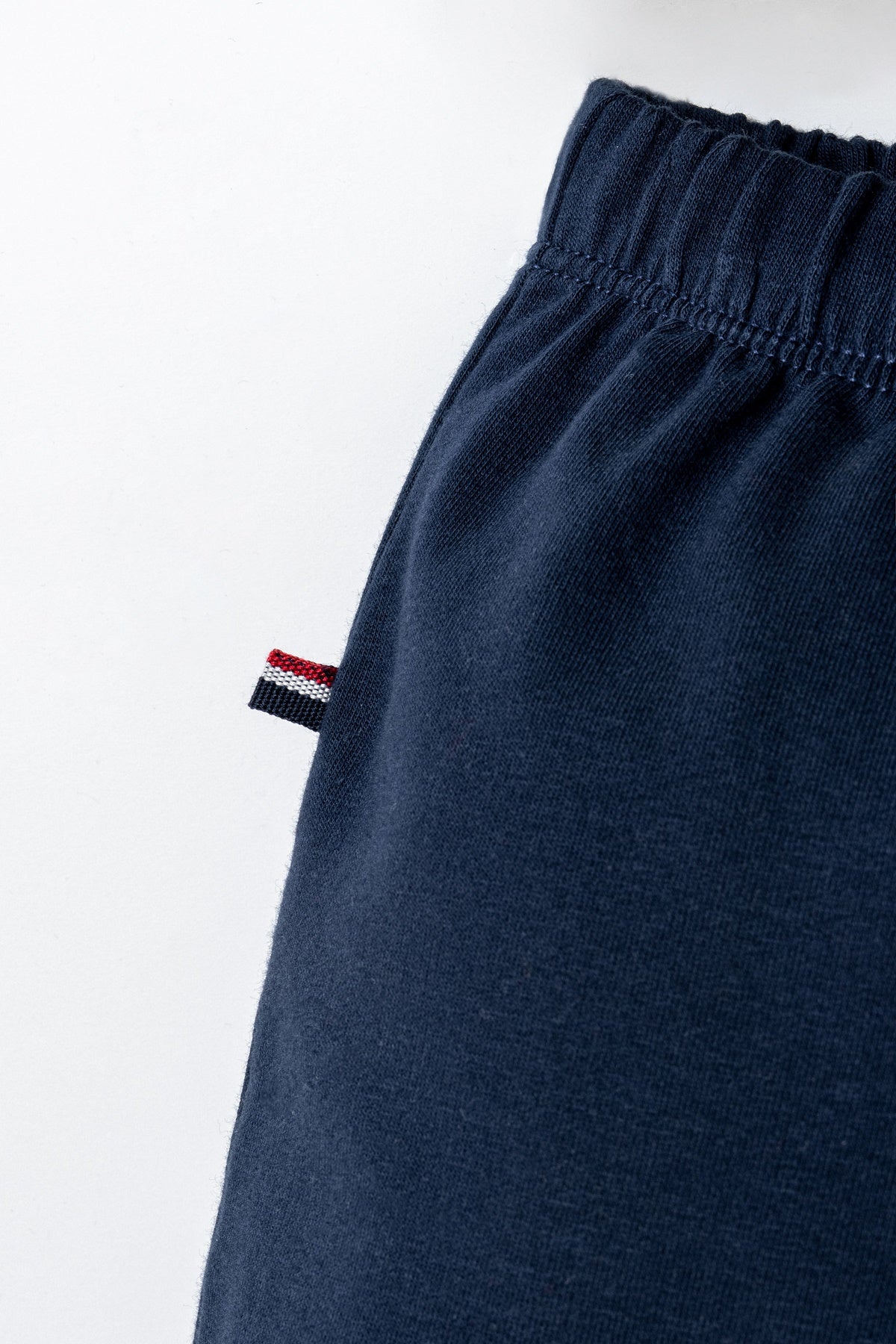 Set 2 Piese Băiețel Tricou Polo Alb Și Pantaloni Scurți Bleumarin Cu Logo Brodat