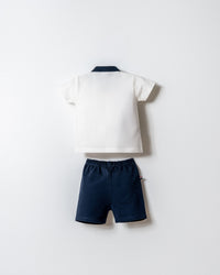 Set 2 Piese Băiețel Tricou Polo Alb Și Pantaloni Scurți Bleumarin Cu Logo Brodat