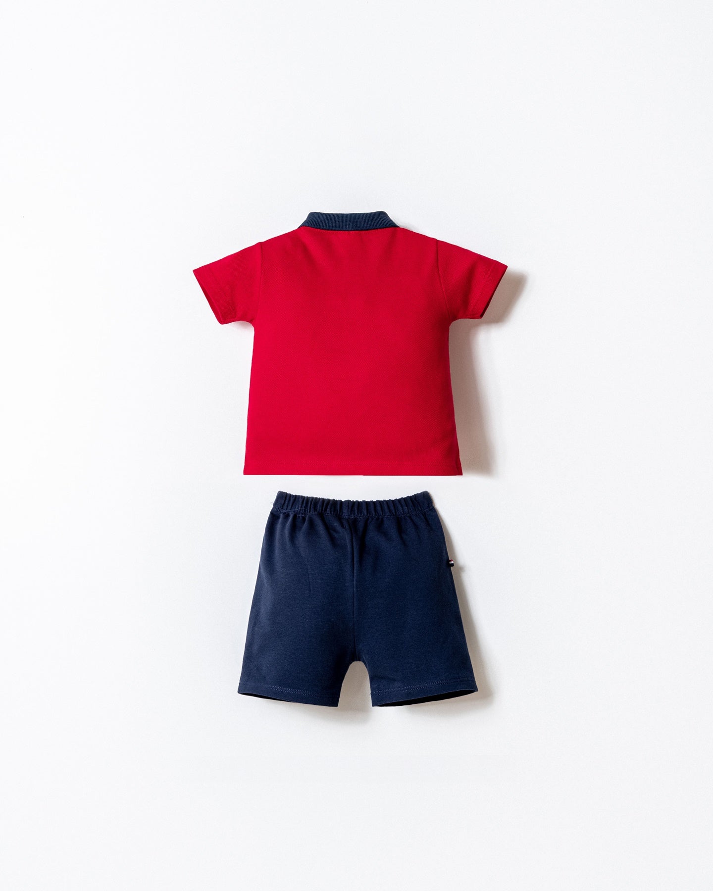 Set 2 Piese Băiețel Tricou Polo Roșu Și Pantaloni Scurți Bleumarin Cu Logo Brodat