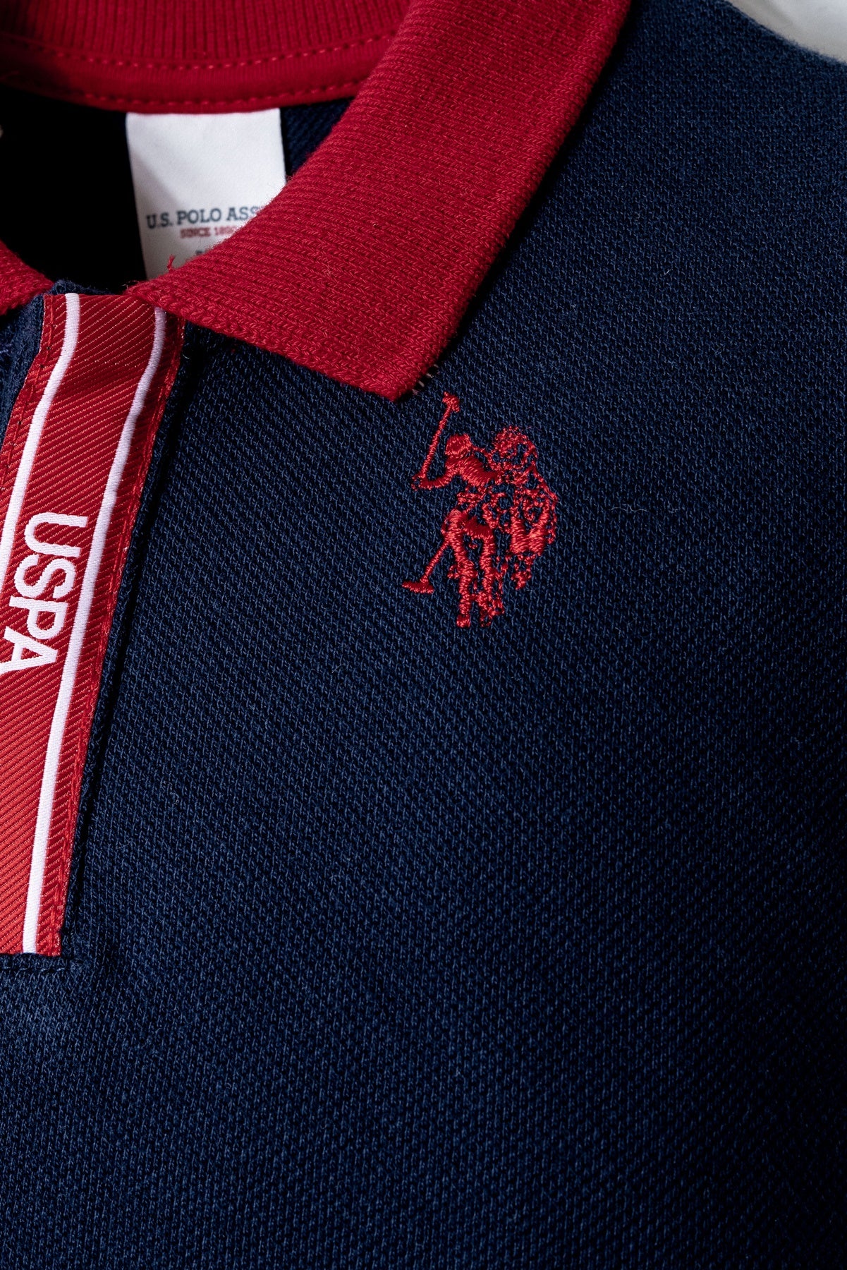 Set 2 Piese Băiețel Tricou Polo Bleumarin Și Pantaloni Scurți Roșu Cu Logo Brodat