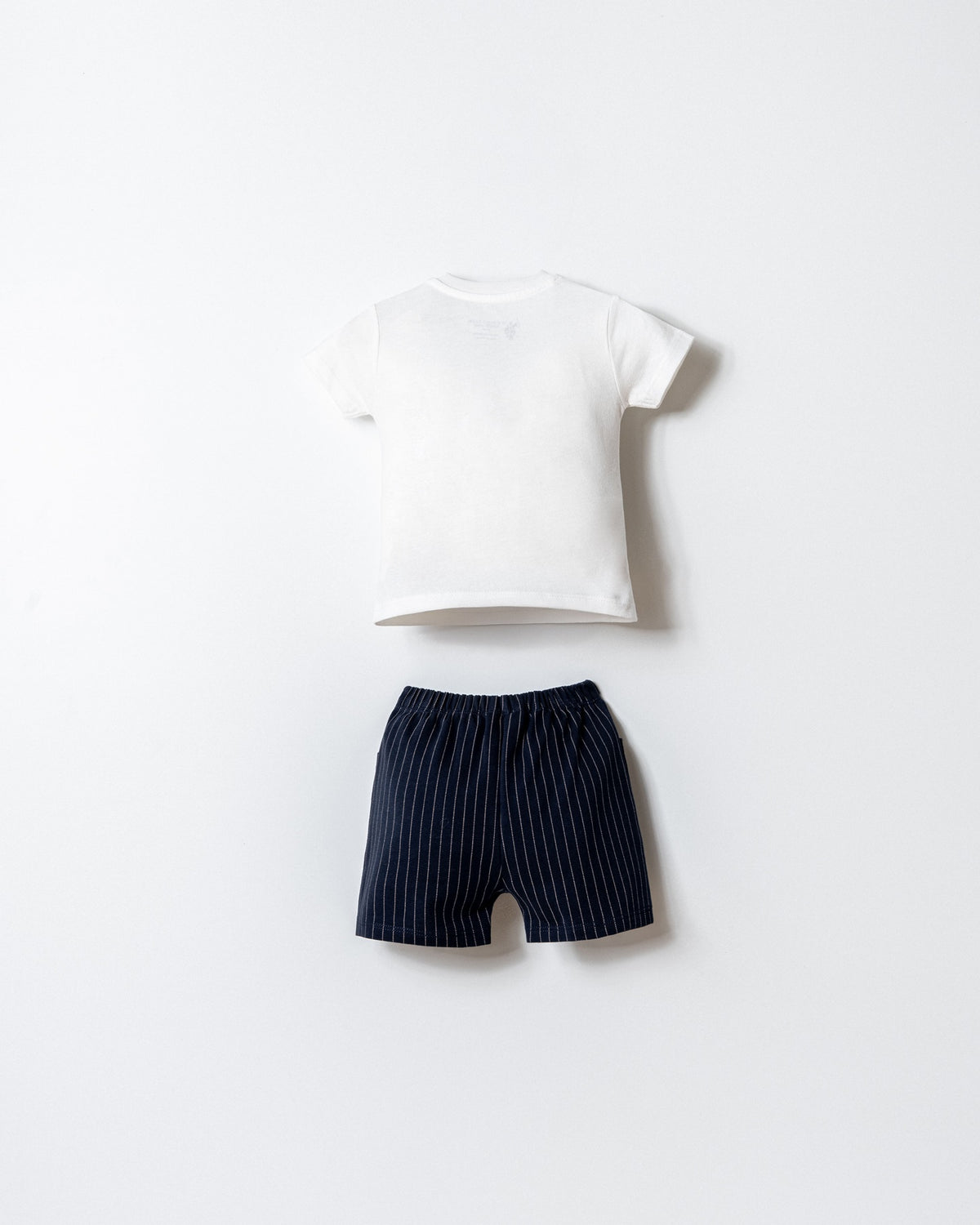 Set 2 Piese Băiețel Tricou Alb Cu Print USPA Și Pataloni Bleumarin Cu Dungi