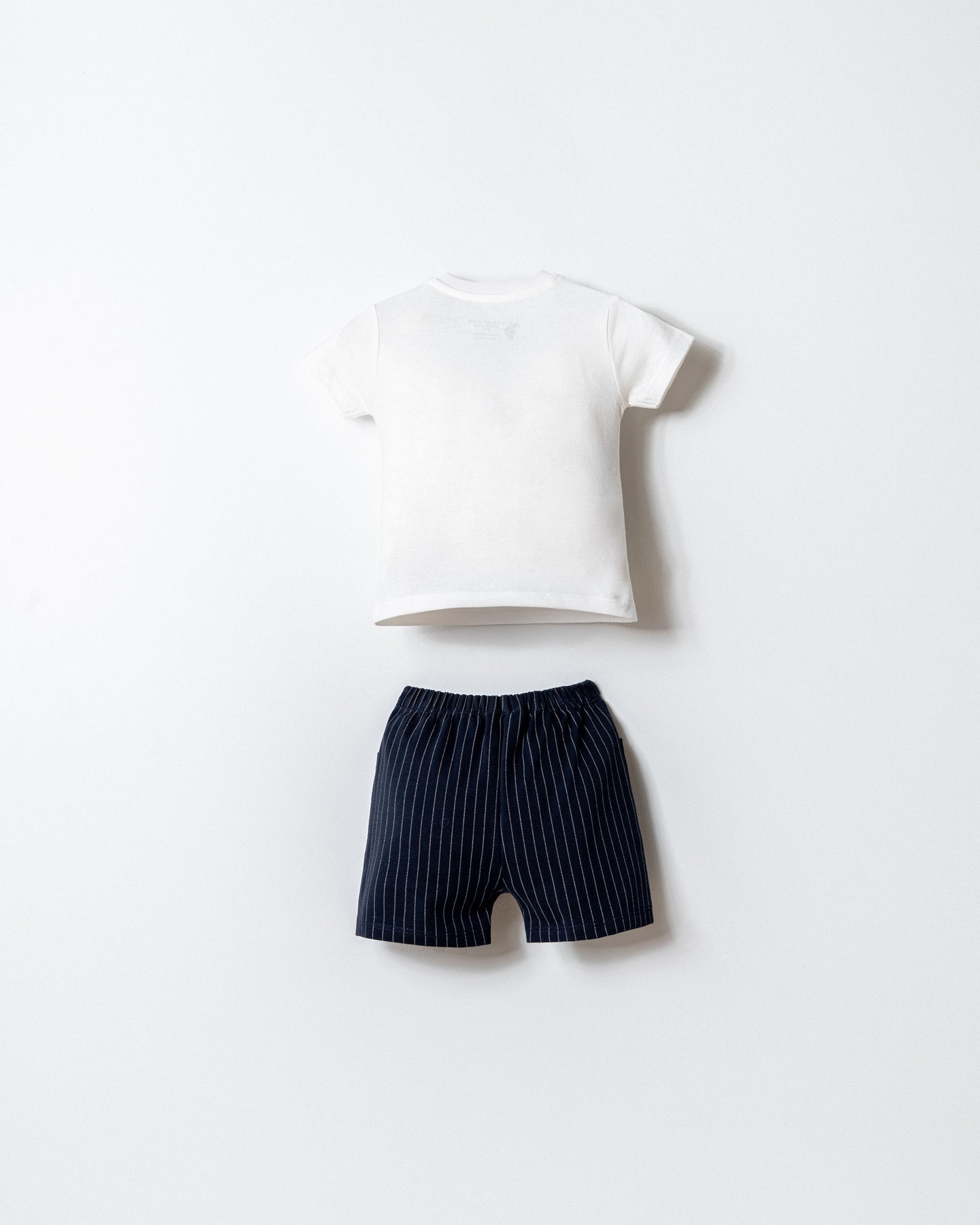 Set 2 Piese Băiețel Tricou Alb Cu Print USPA Și Pataloni Bleumarin Cu Dungi