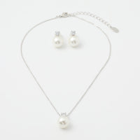 Set de Bijuterii Rodiu in Cutie Cadou Premium: Lant Reglabil 38+5 Cm cu Pendant Combinat Perla si Cristale + Cercei 1,8 Cm cu Perla din Sticla si Cristale