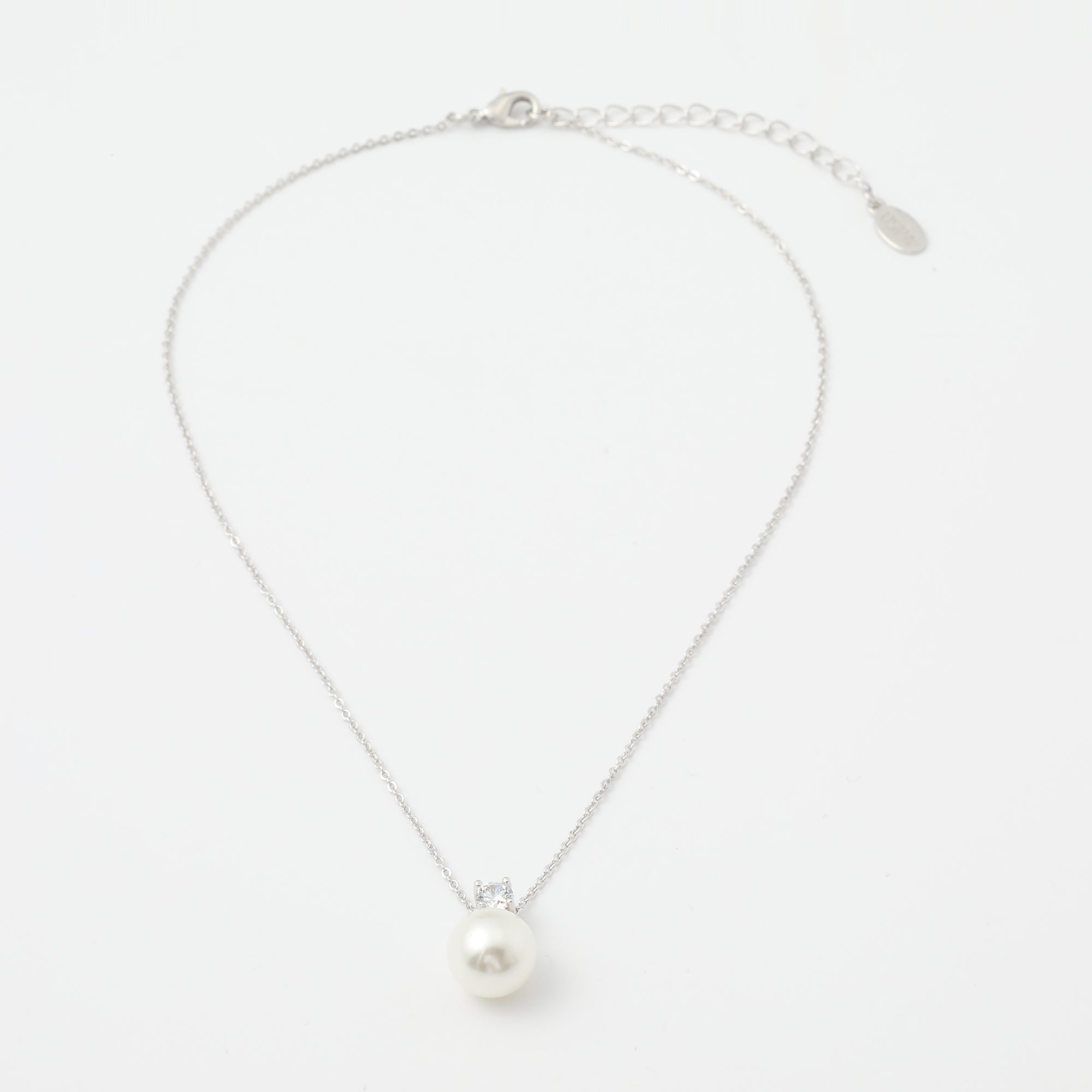 Set de Bijuterii Rodiu in Cutie Cadou Premium: Lant Reglabil 38+5 Cm cu Pendant Combinat Perla si Cristale + Cercei 1,8 Cm cu Perla din Sticla si Cristale