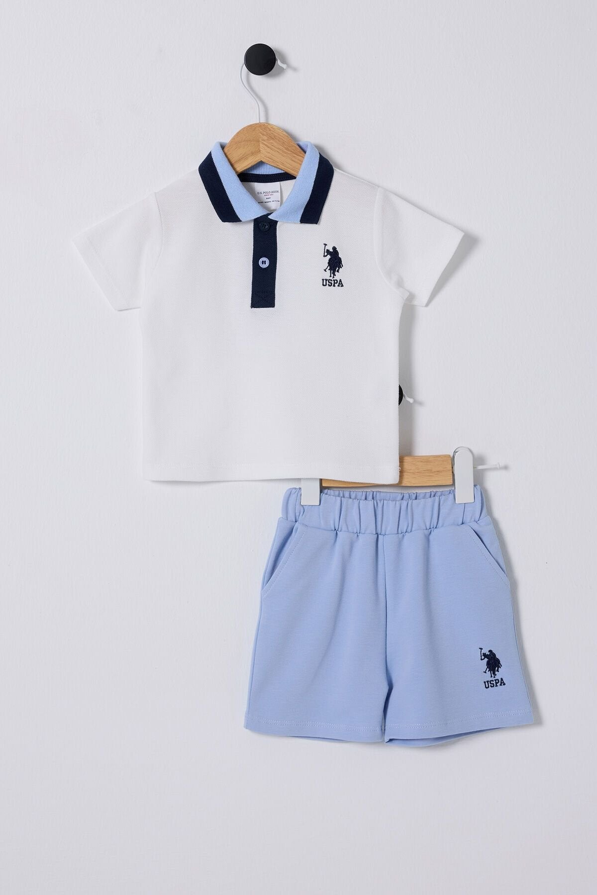Set de Tricou Polo Alb si Pantaloni Scurti Bleu - 2 piese